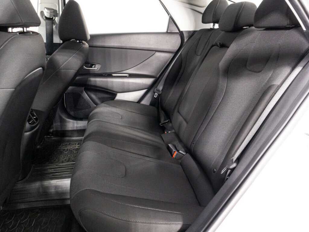 Hyundai Elantra 2021 года с пробегом. Фото: #9