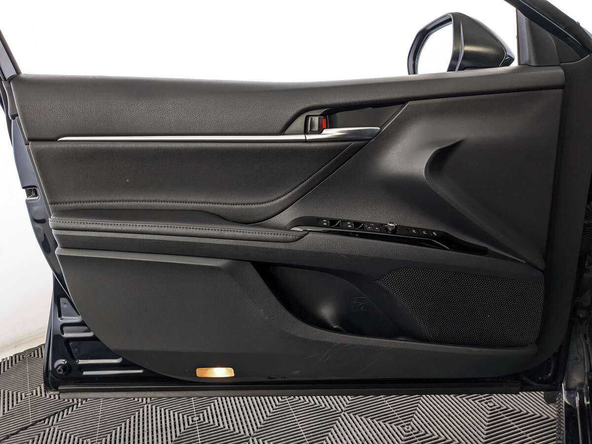 Toyota Camry 2018 года с пробегом. Фото: #14