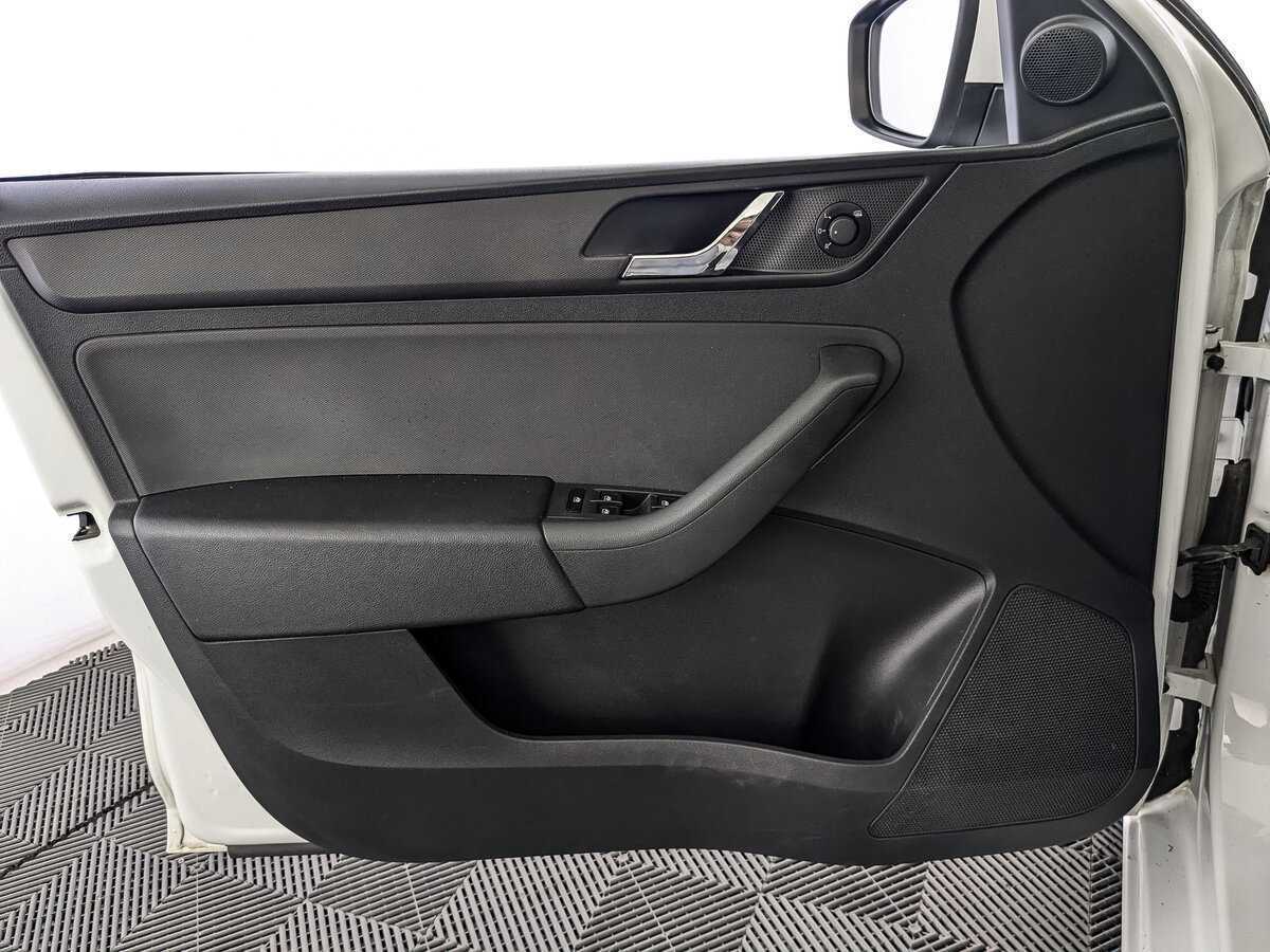 Skoda Rapid 2015 года с пробегом. Фото: #14