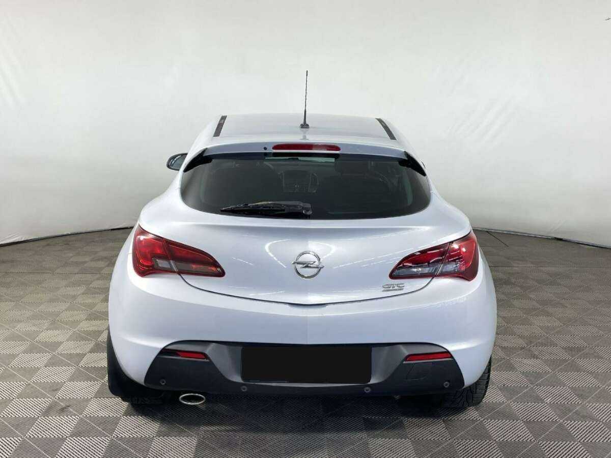 Opel Astra 2013 года с пробегом. Фото: #2