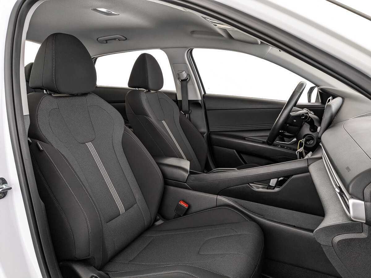 Hyundai Elantra 2022 года с пробегом. Фото: #19