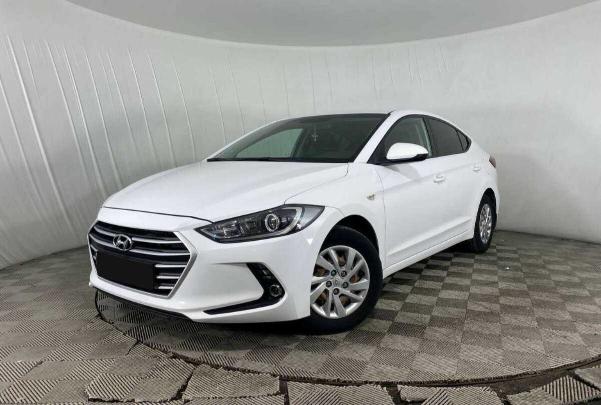 Hyundai Elantra 2017 года с пробегом. Посмотреть фото