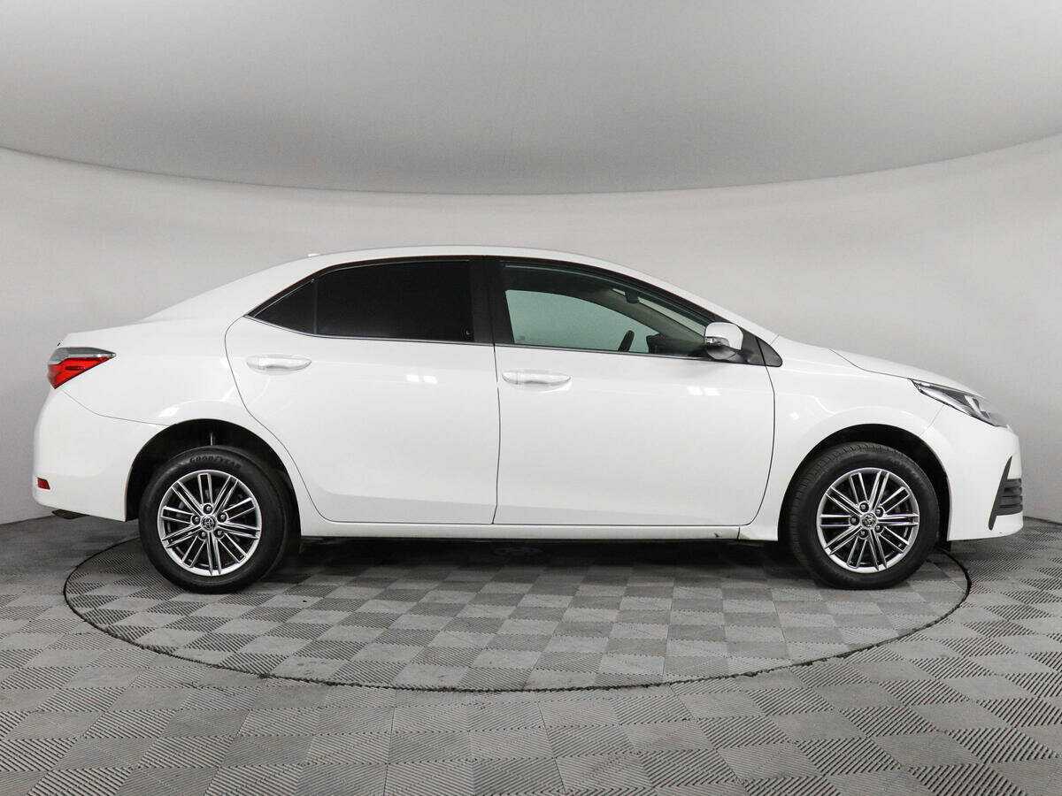 Toyota Corolla 2018 года с пробегом. Фото: #3