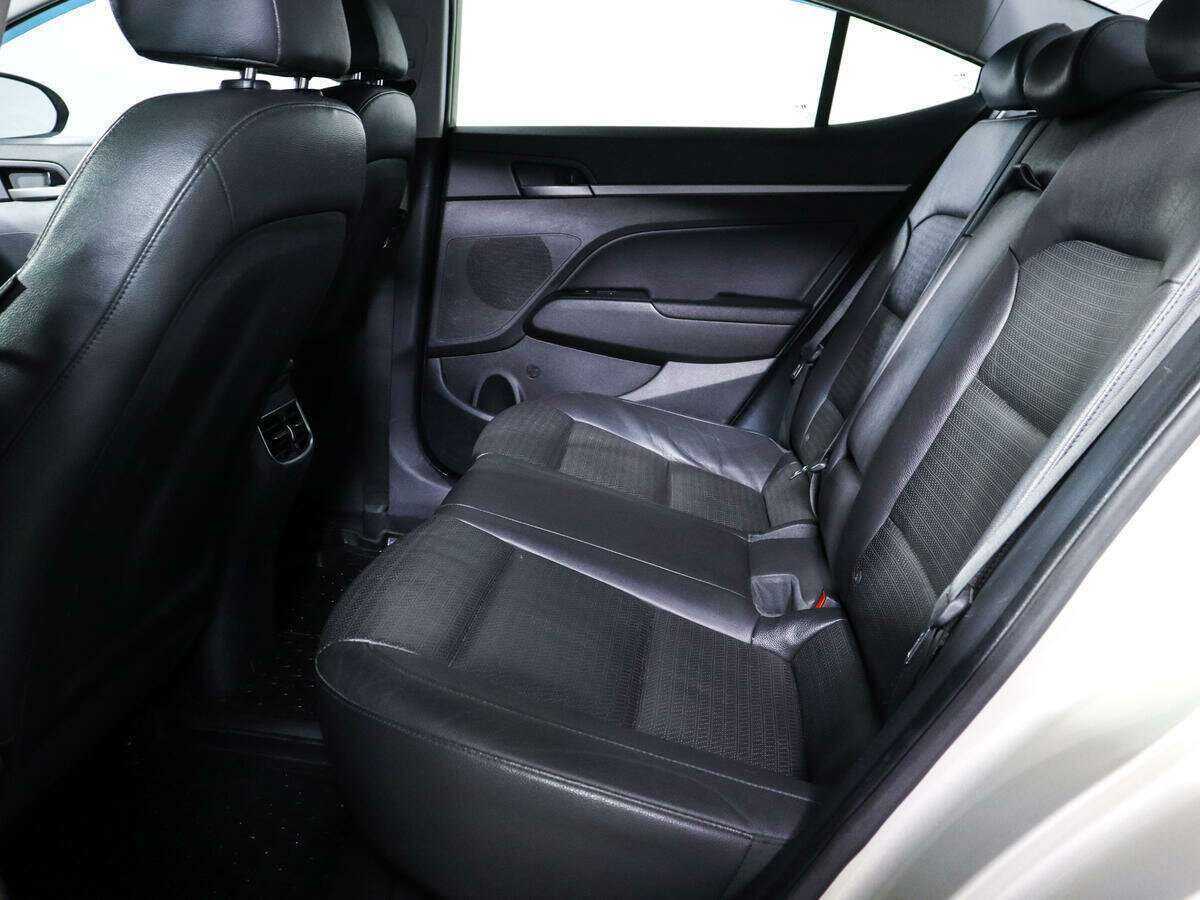 Hyundai Elantra 2018 года с пробегом. Фото: #9