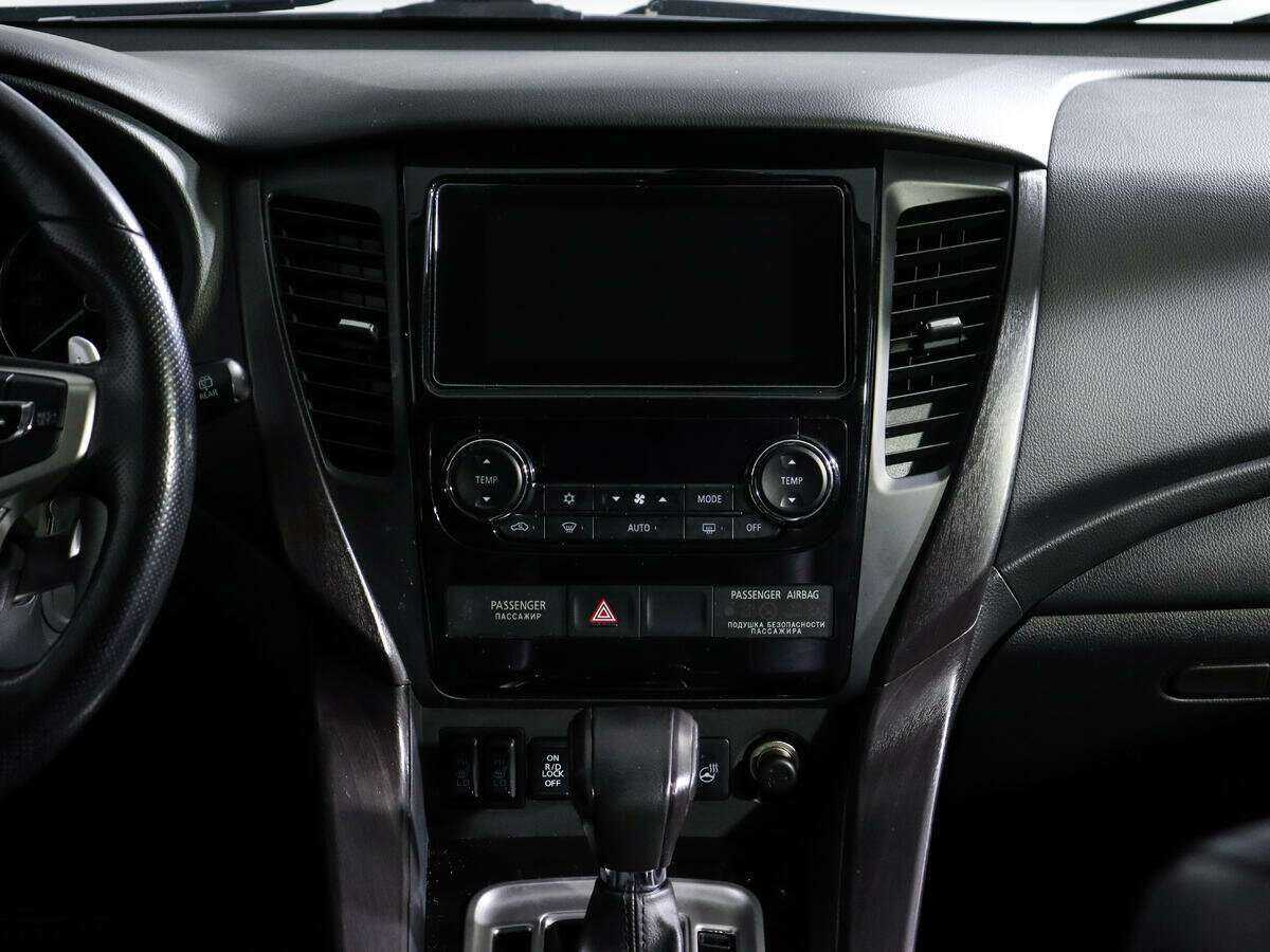 Mitsubishi Pajero Sport 2018 года с пробегом. Фото: #10