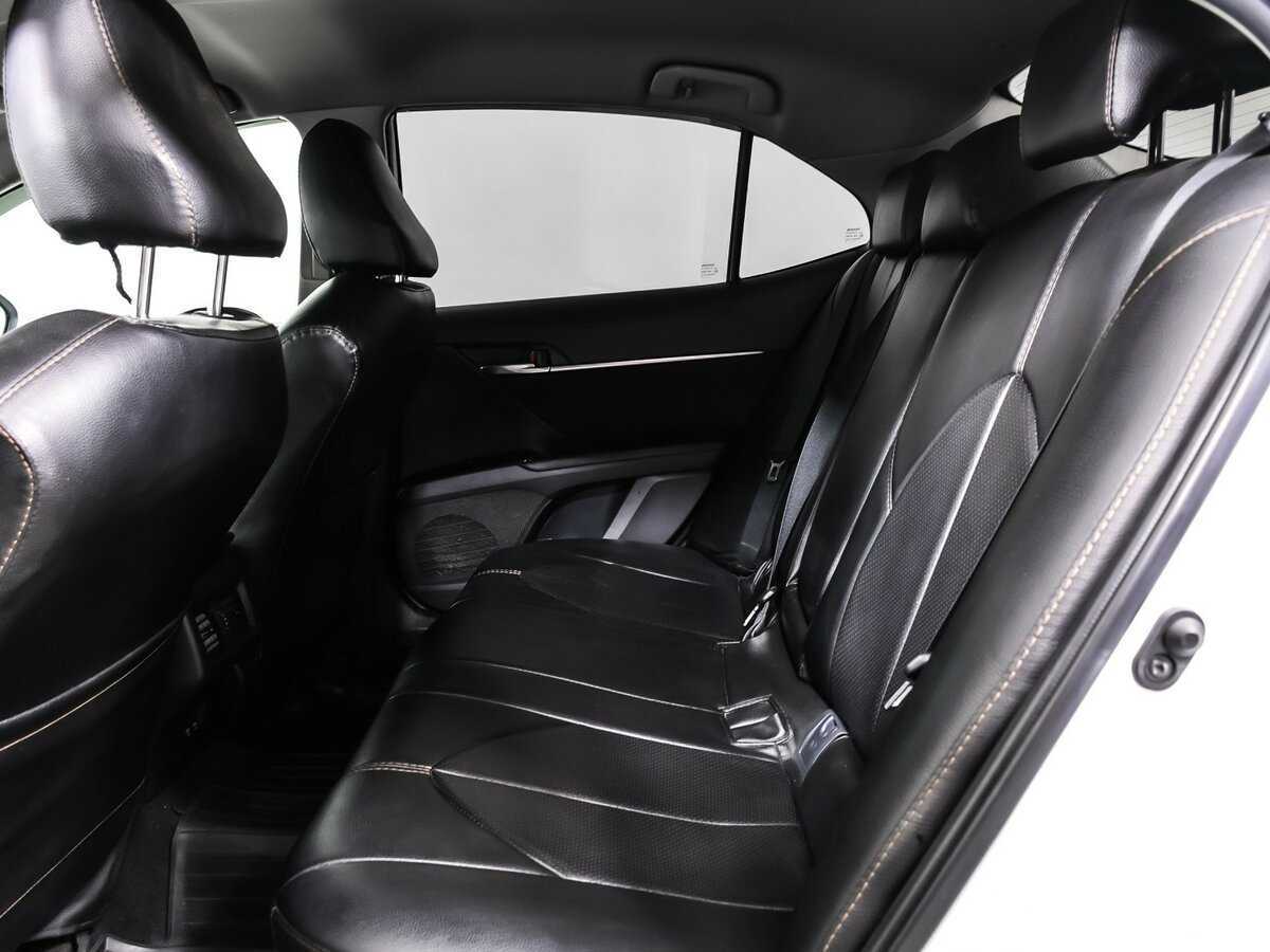 Toyota Camry 2018 года с пробегом. Фото: #12