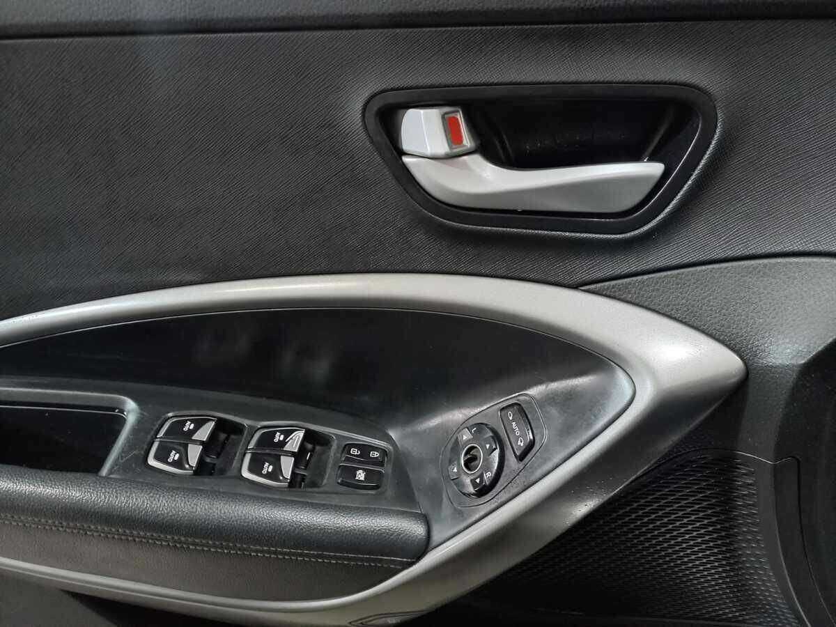 Hyundai Santa Fe 2013 года с пробегом. Фото: #15