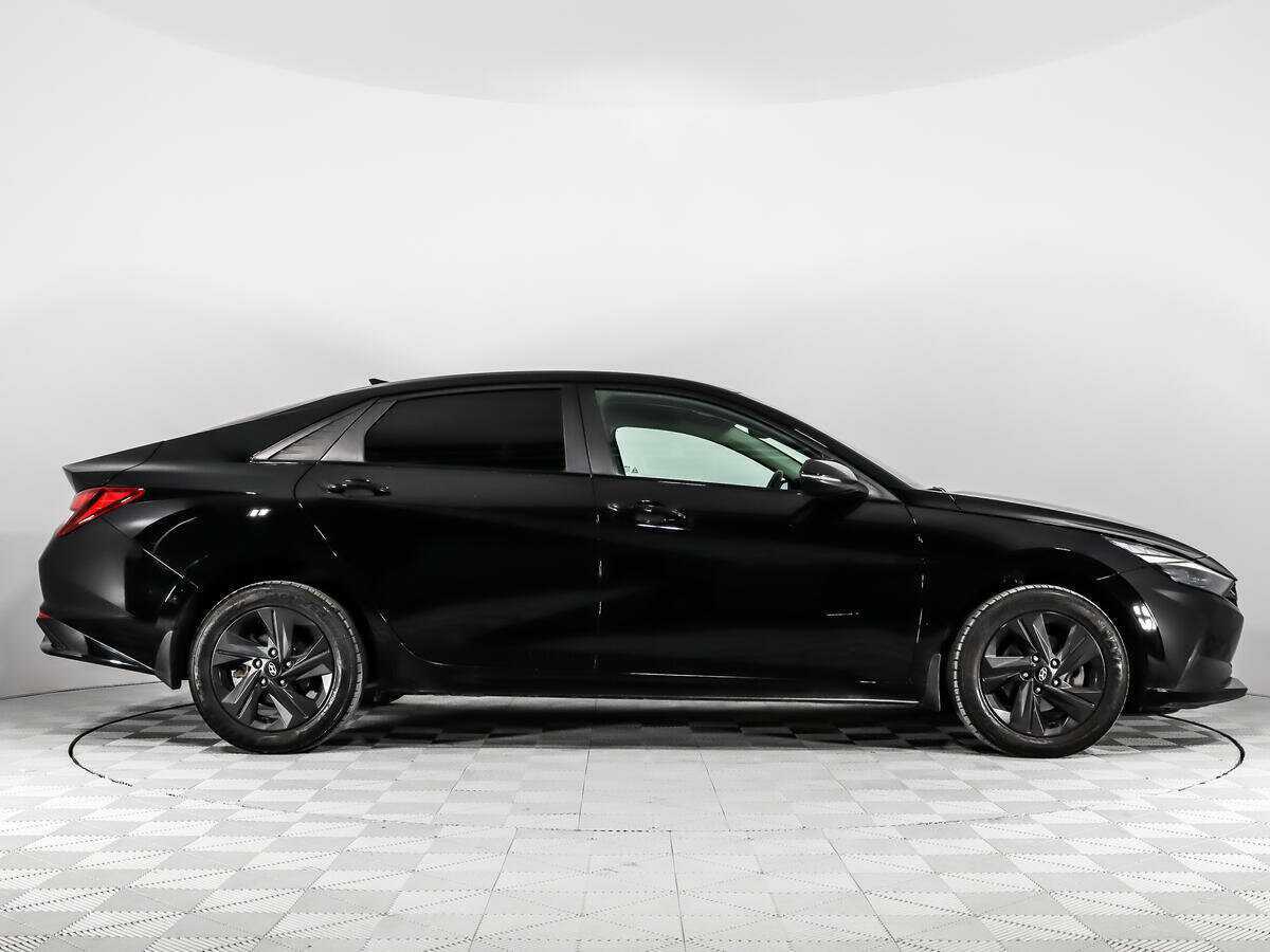 Hyundai Elantra 2021 года с пробегом. Фото: #3