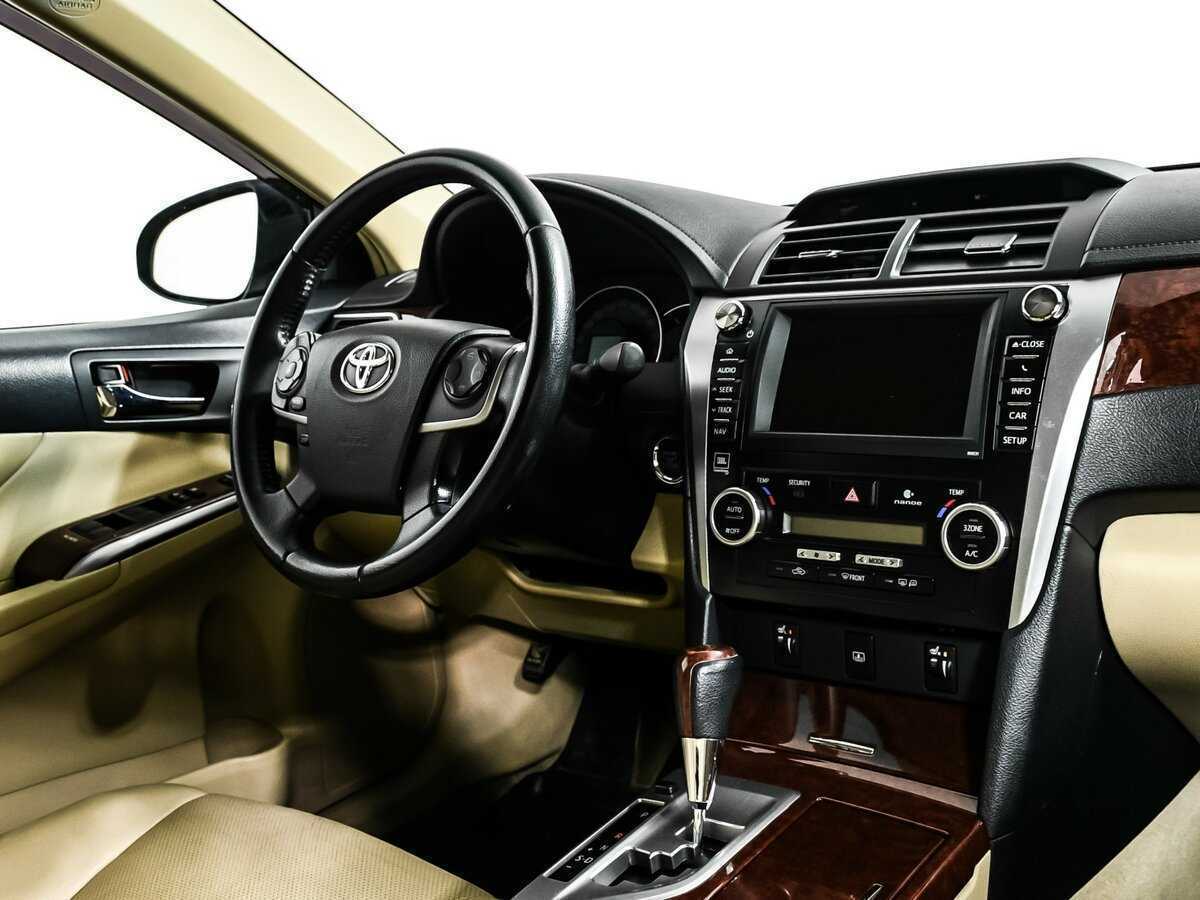 Toyota Camry 2013 года с пробегом. Фото: #8