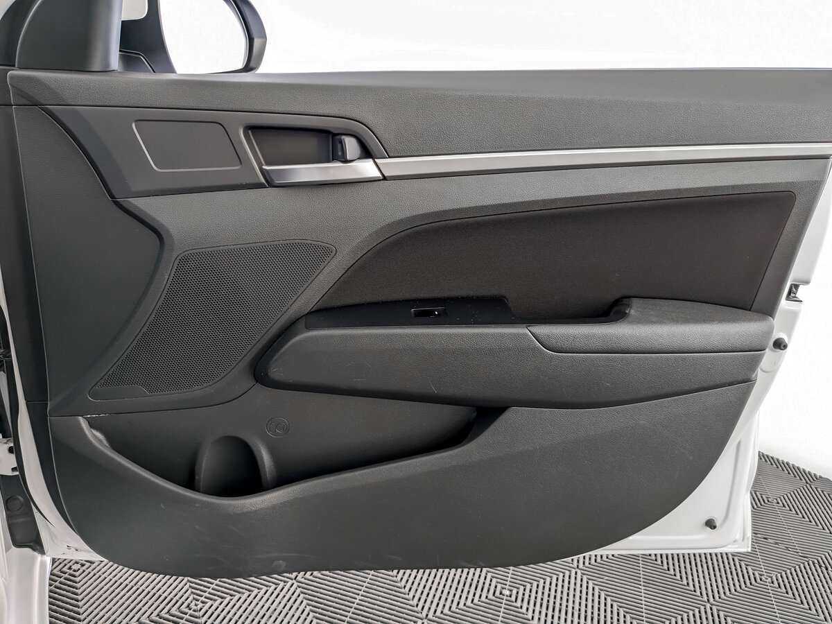 Hyundai Elantra 2020 года с пробегом. Фото: #19