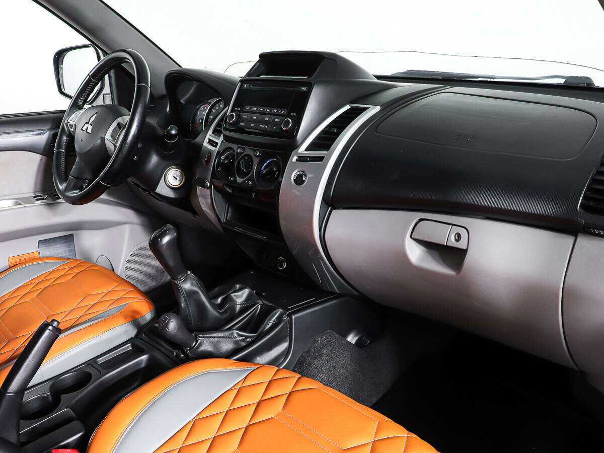 Mitsubishi Pajero Sport 2014 года с пробегом. Фото: #10