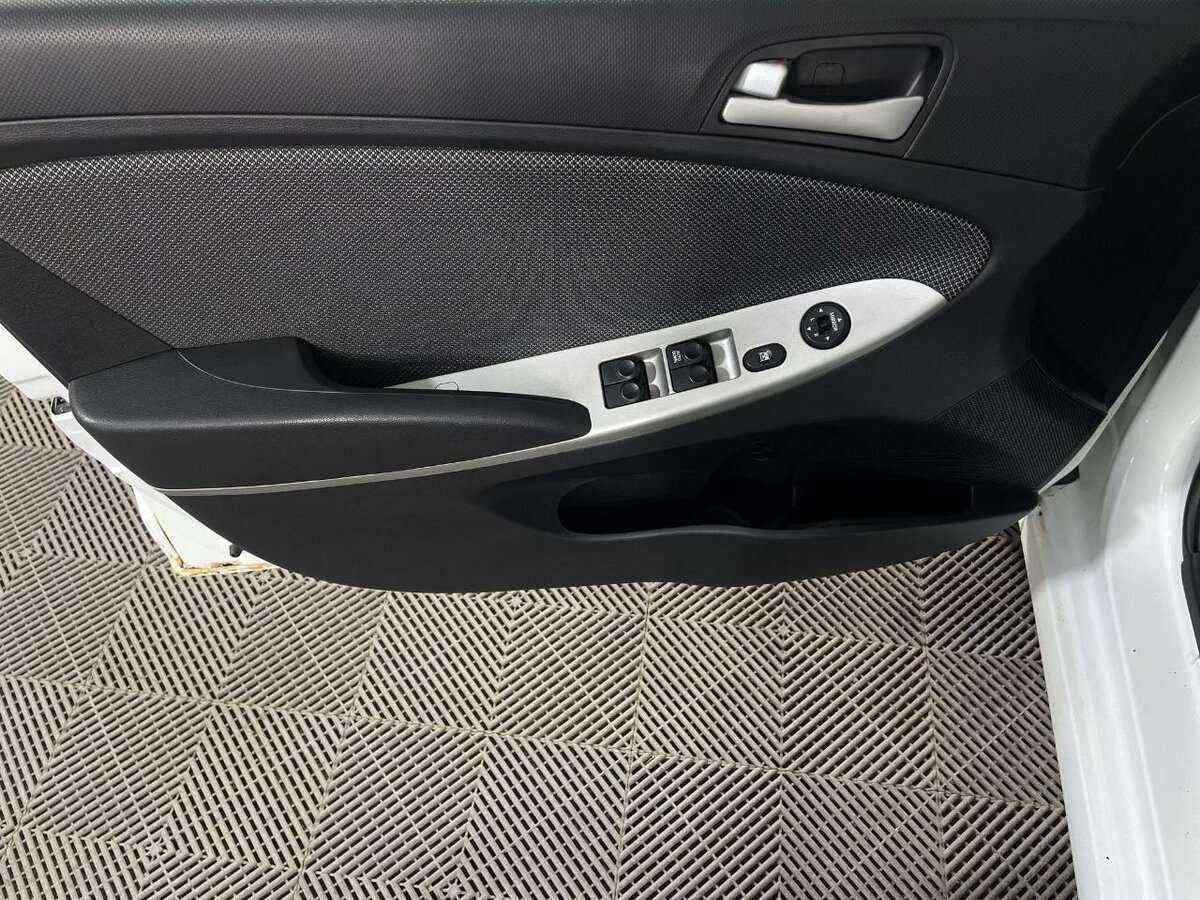 Hyundai Solaris 2012 года с пробегом. Фото: #7