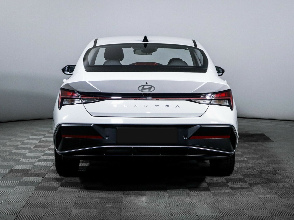 Hyundai Elantra 2023 года с пробегом. Фото: #5