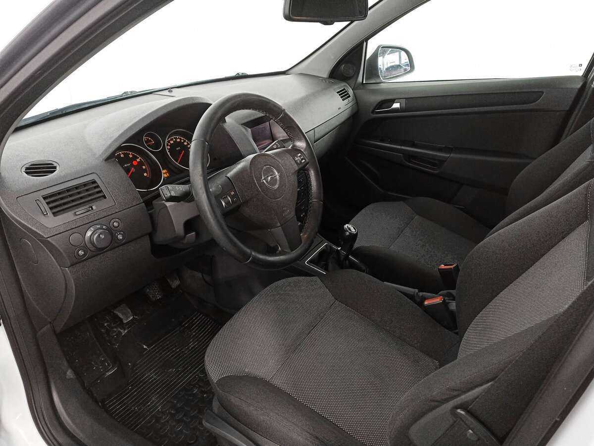 Opel Astra 2013 года с пробегом. Фото: #13