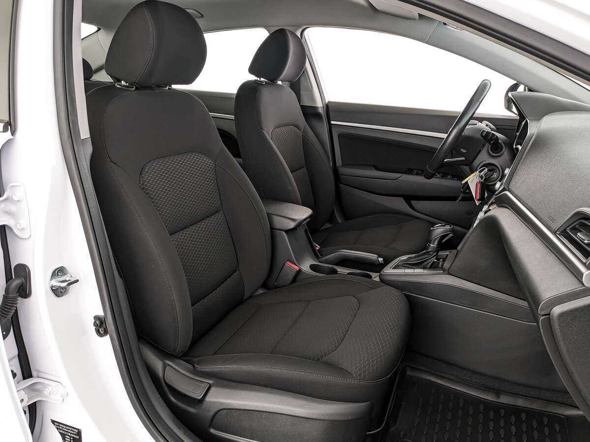 Hyundai Elantra 2020 года с пробегом. Фото: #19