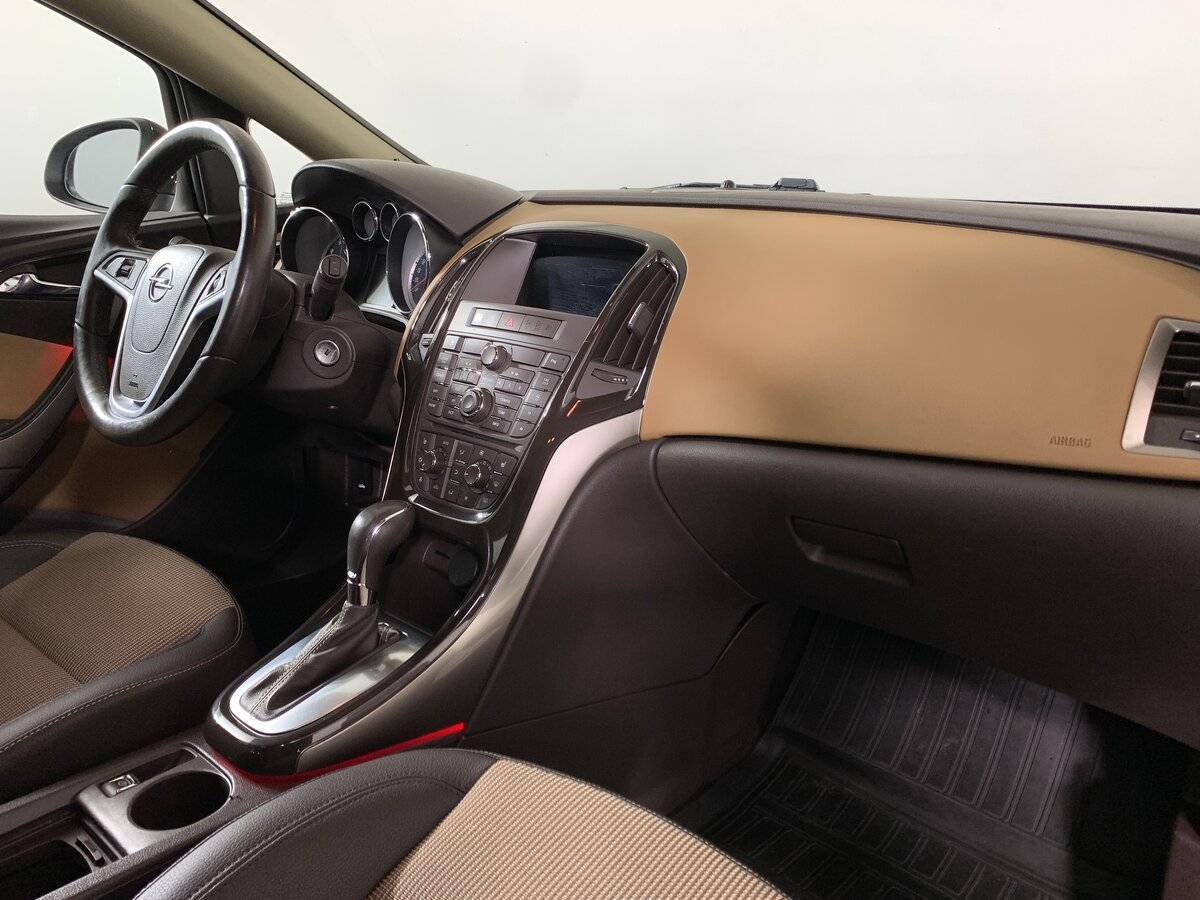 Opel Astra 2013 года с пробегом. Фото: #11