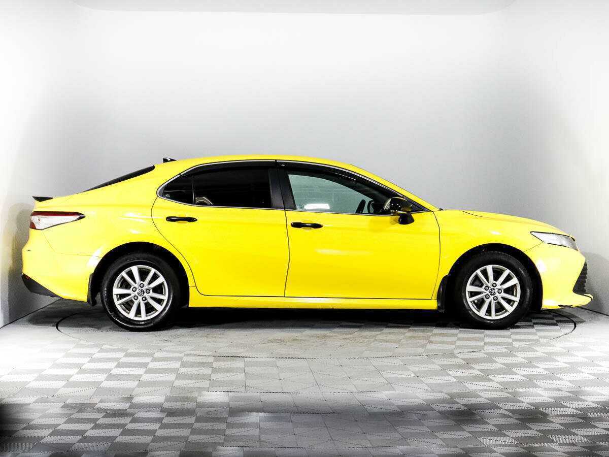 Toyota Camry 2021 года с пробегом. Фото: #3