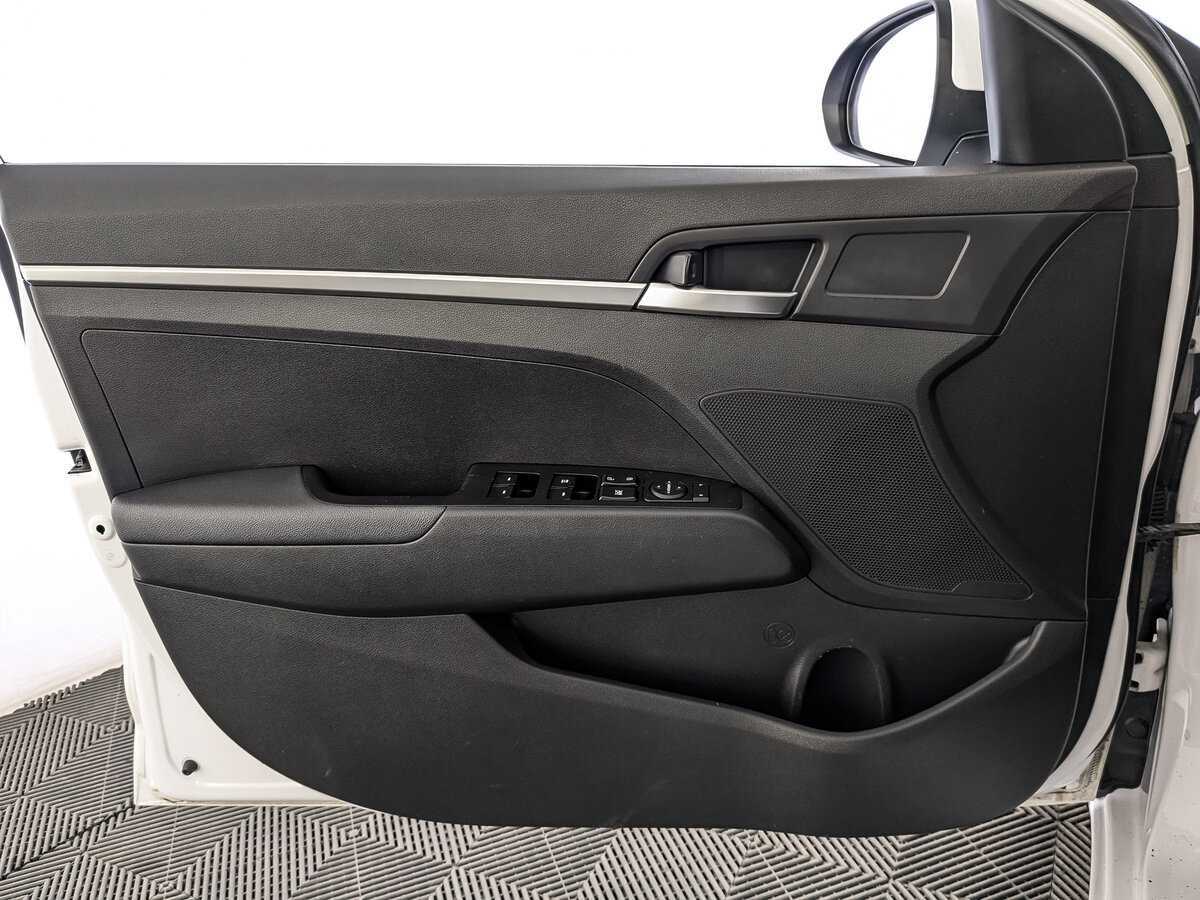 Hyundai Elantra 2019 года с пробегом. Фото: #16