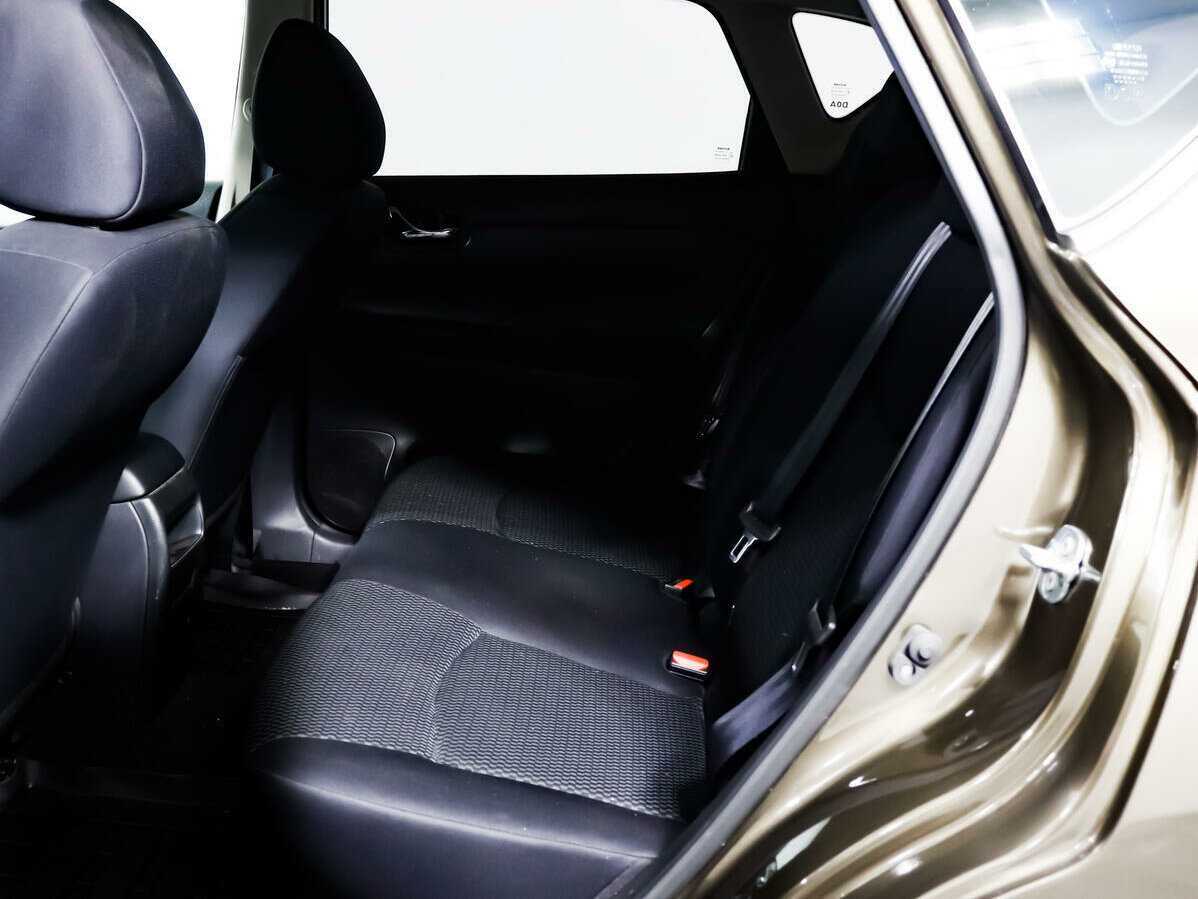 Nissan Tiida 2015 года с пробегом. Фото: #9