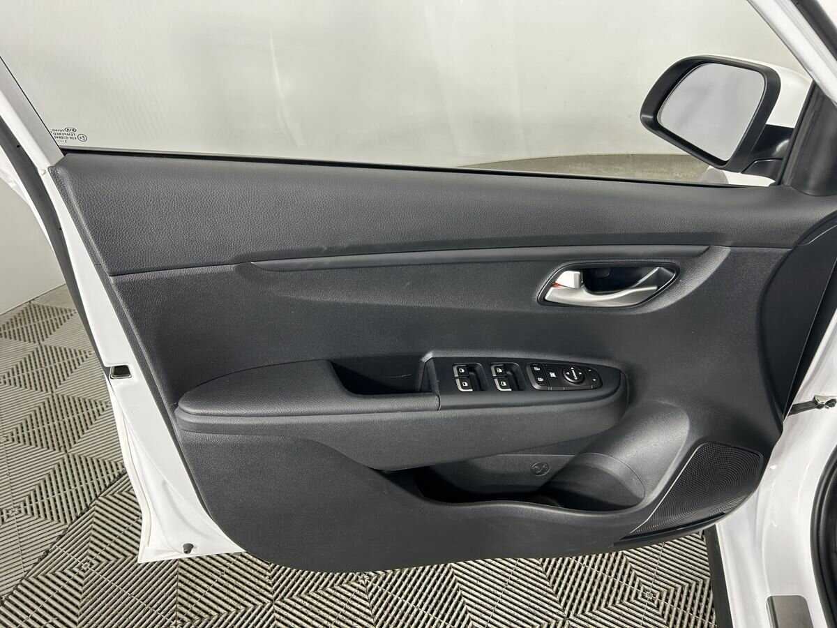 Kia Rio 2021 года с пробегом. Фото: #7