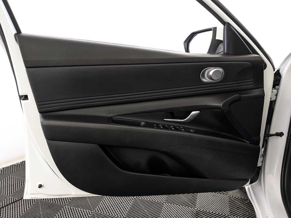 Hyundai Elantra 2022 года с пробегом. Фото: #14