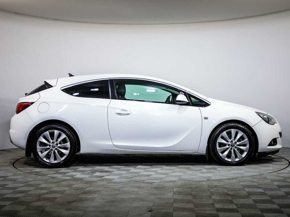 Opel Astra 2012 года с пробегом. Фото: #2