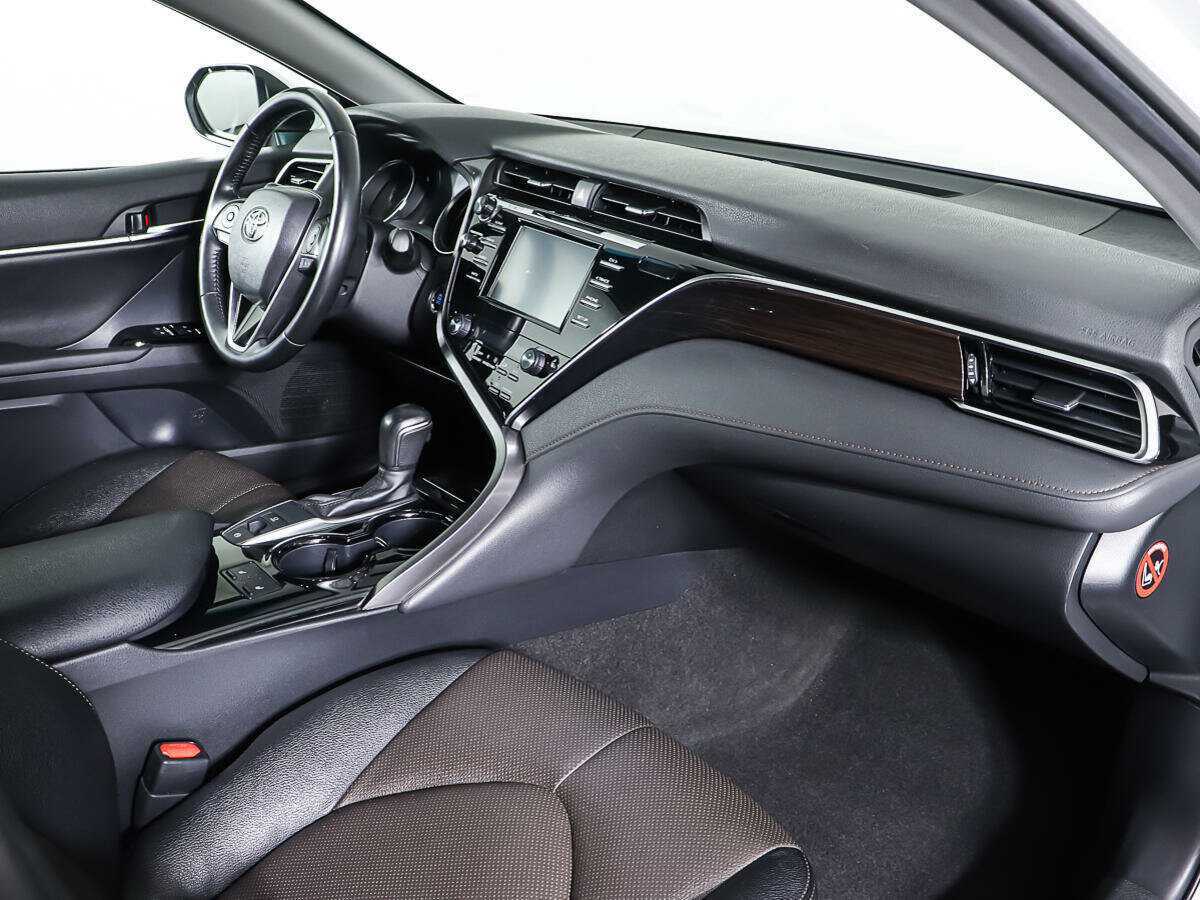 Toyota Camry 2020 года с пробегом. Фото: #8