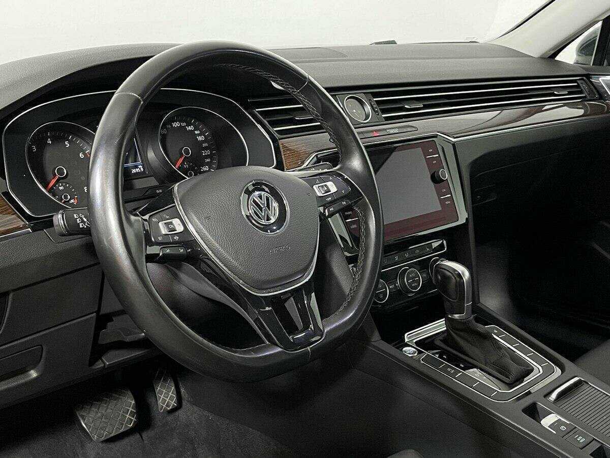 Volkswagen Passat 2018 года с пробегом. Фото: #11