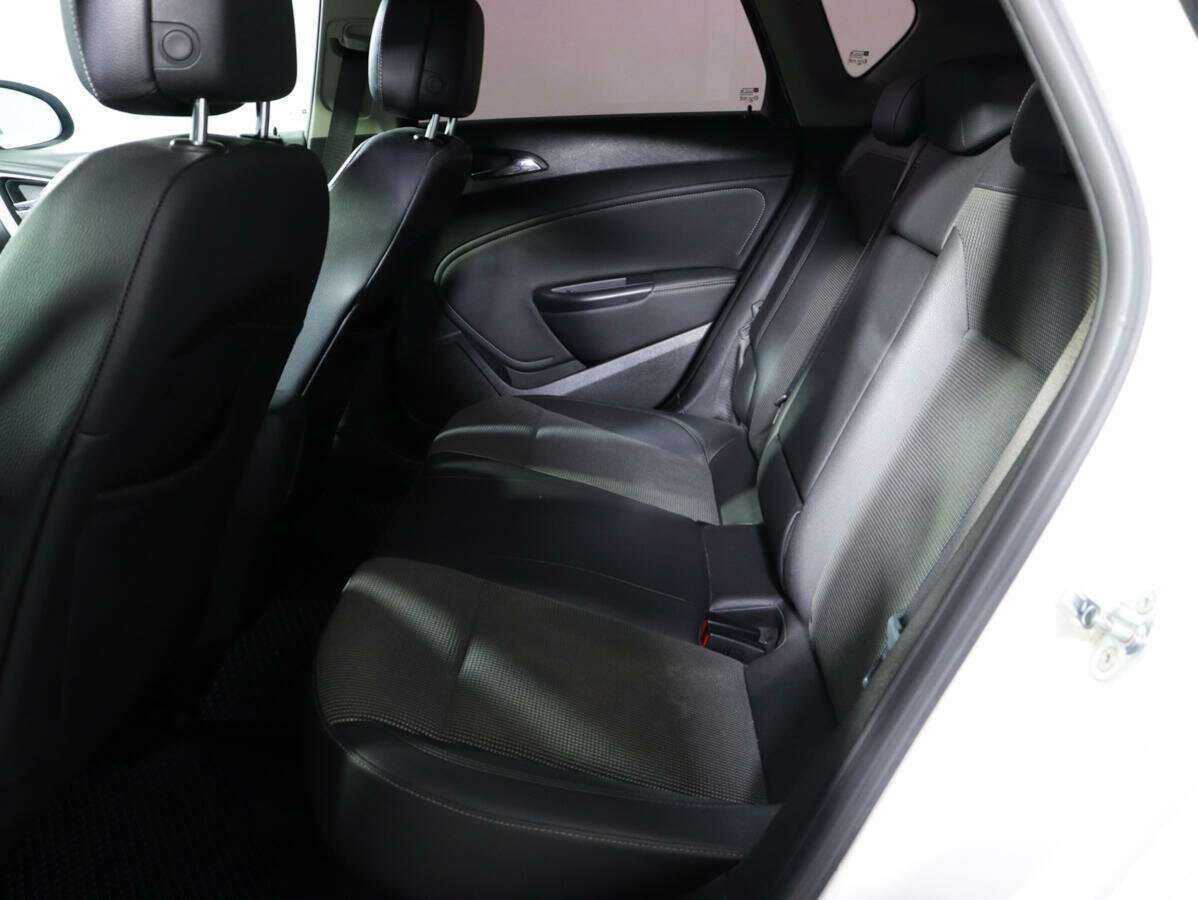 Opel Astra 2012 года с пробегом. Фото: #6