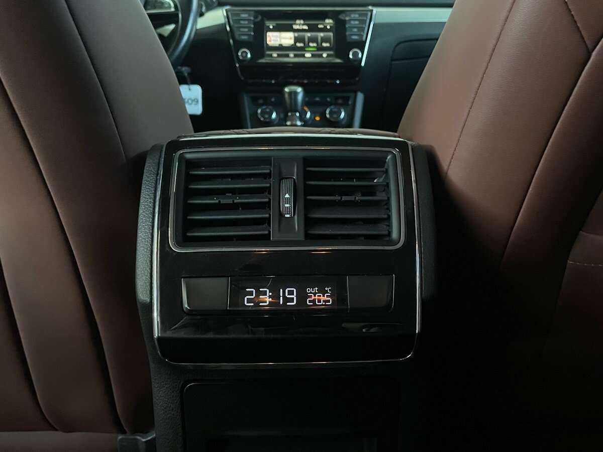 Skoda Superb 2015 года с пробегом. Фото: #17