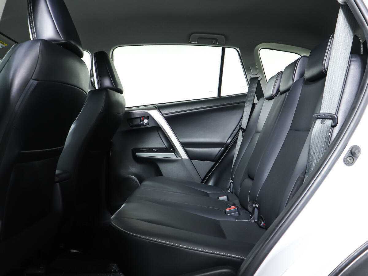 Toyota RAV4 2018 года с пробегом. Фото: #8