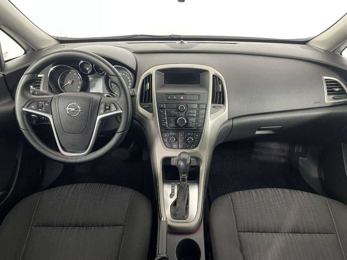 Opel Astra 2012 года с пробегом. Фото: #6