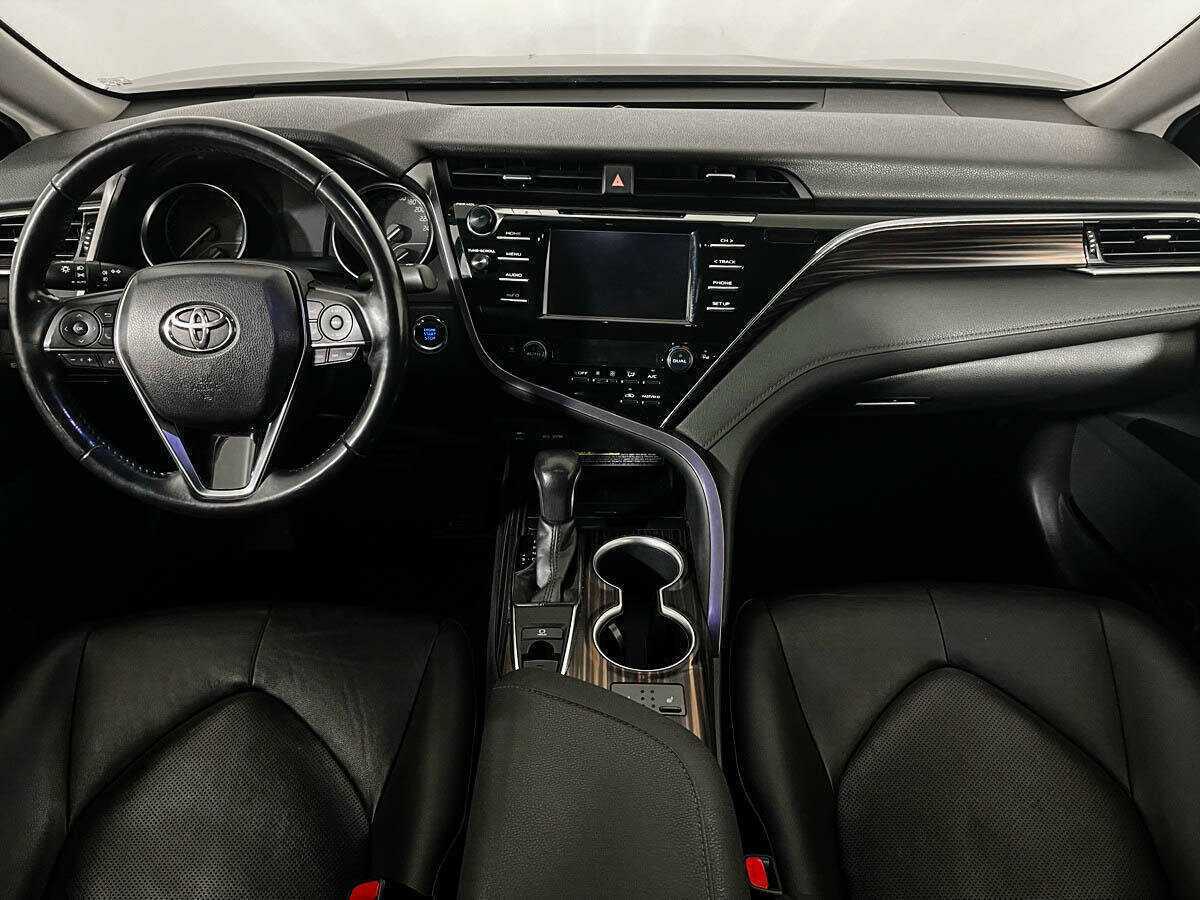 Toyota Camry 2018 года с пробегом. Фото: #11