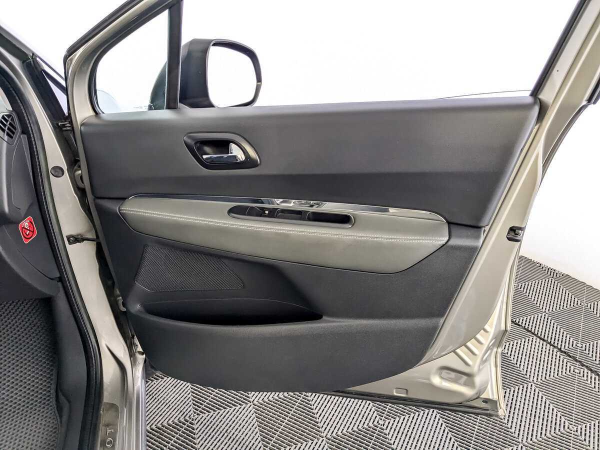 Peugeot 3008 2012 года с пробегом. Фото: #23