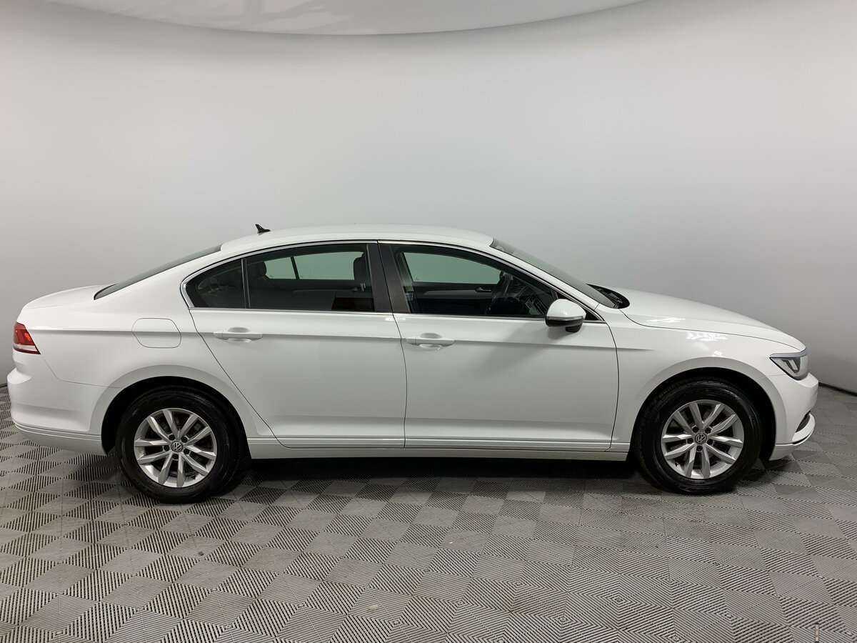 Volkswagen Passat 2019 года с пробегом. Фото: #3
