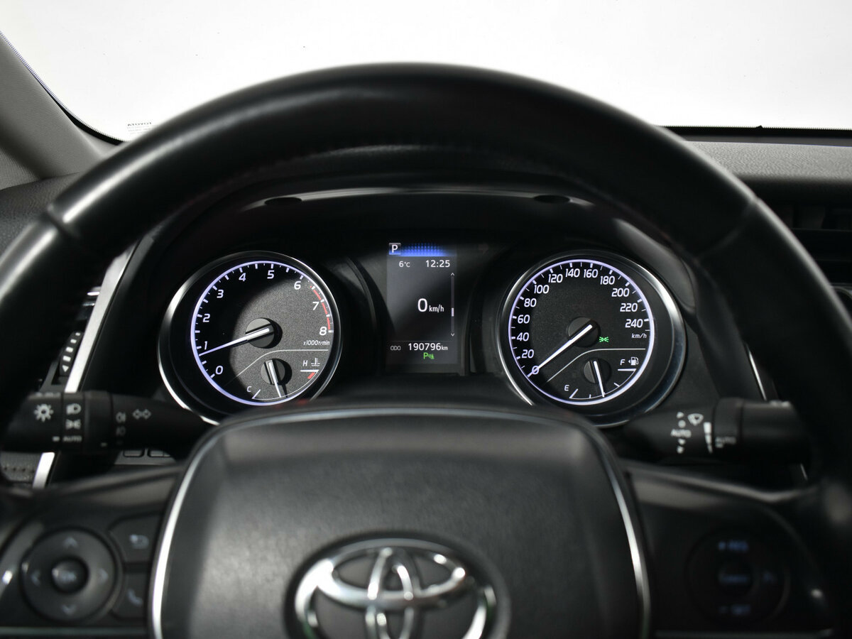 Toyota Camry 2020 года с пробегом. Фото: #10