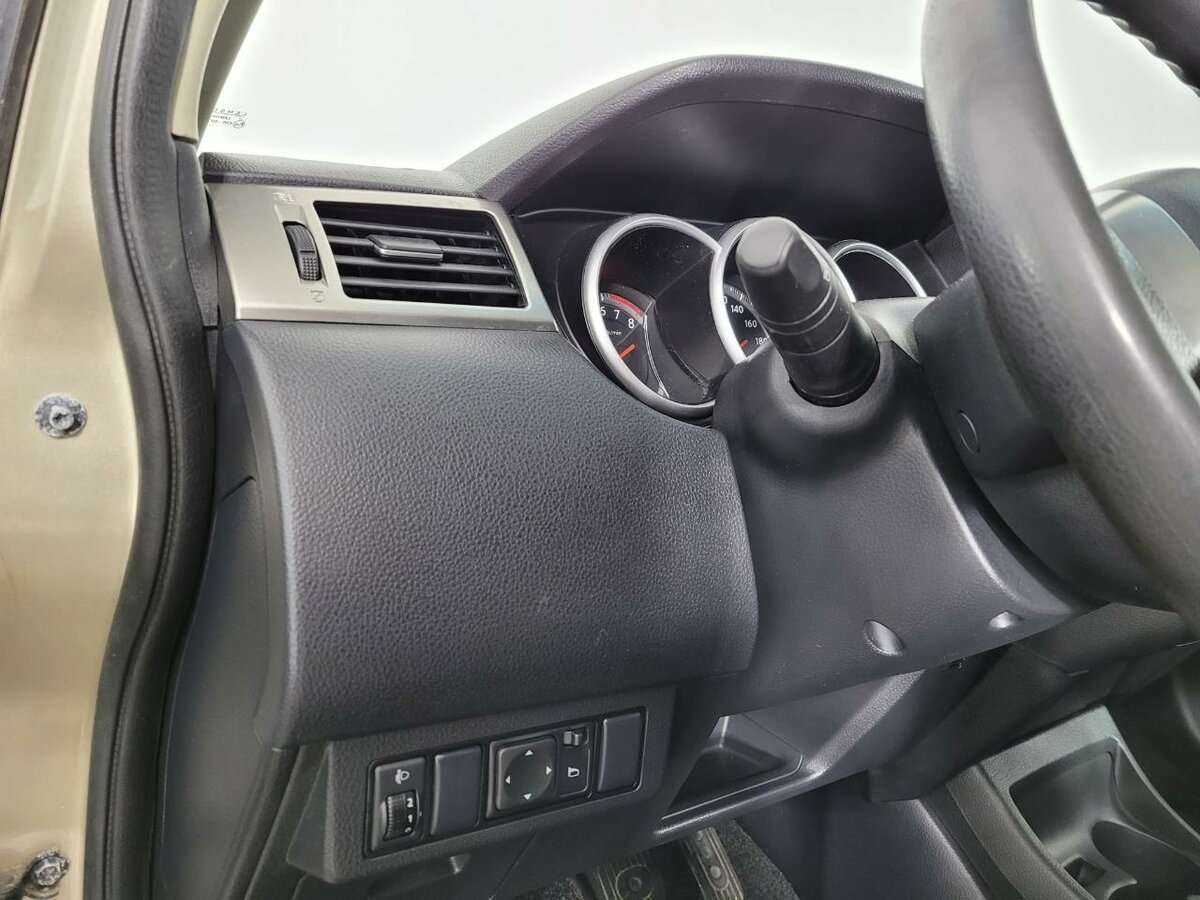 Nissan Tiida 2013 года с пробегом. Фото: #8