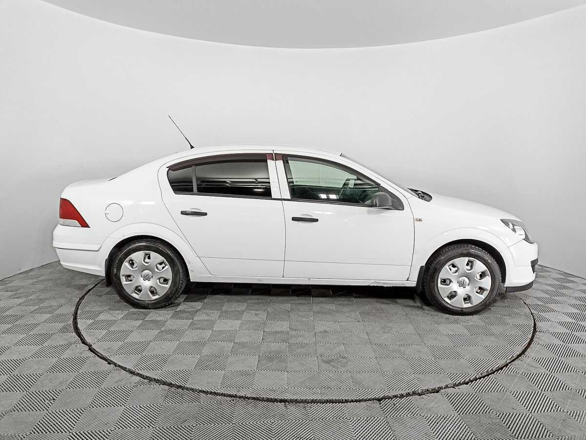 Opel Astra 2013 года с пробегом. Фото: #3