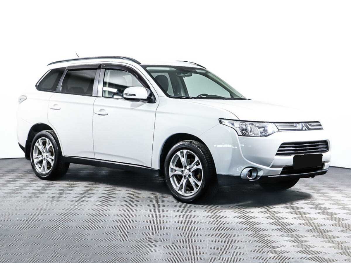 Mitsubishi Outlander 2013 года с пробегом. Фото: #2