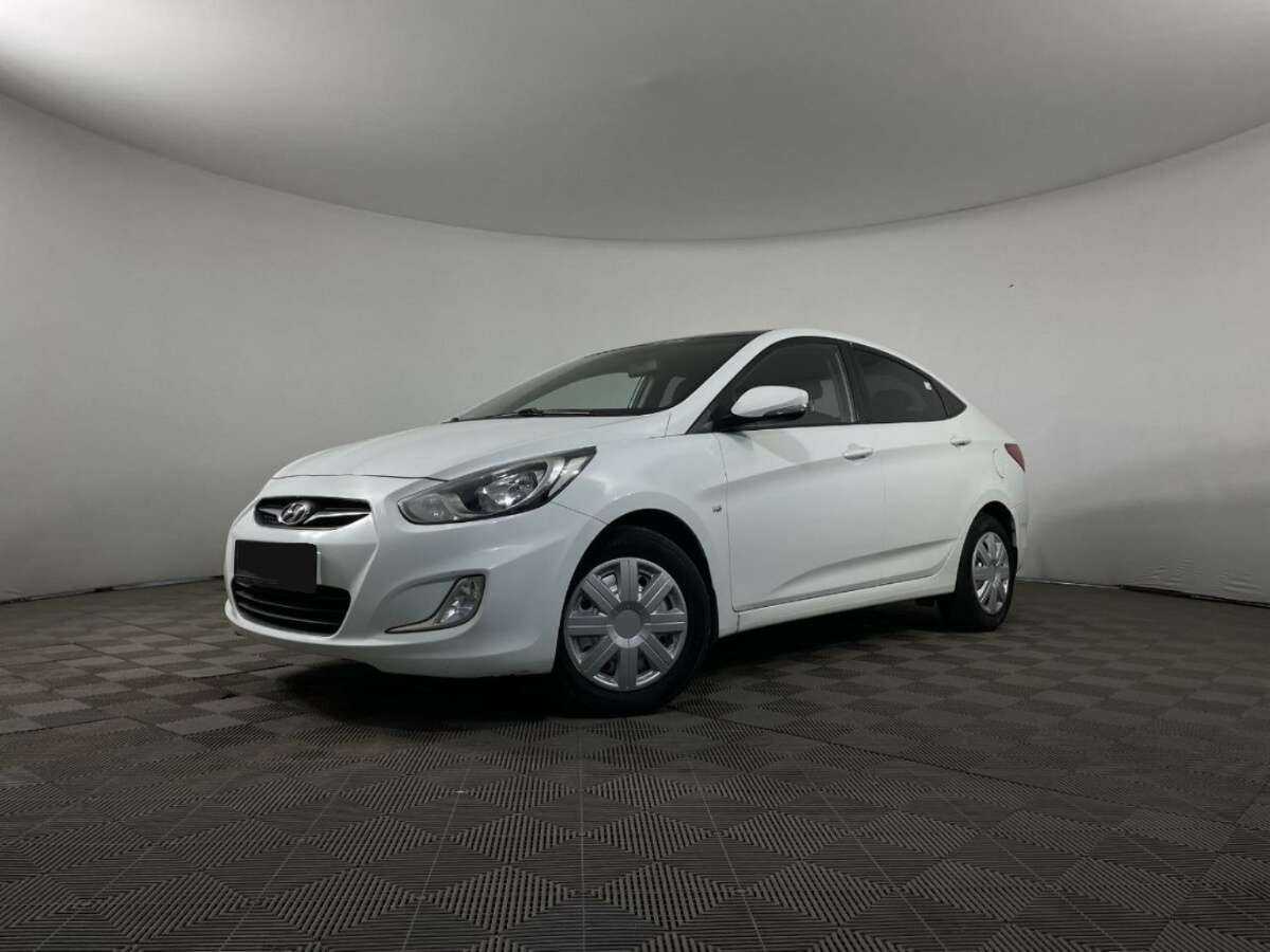 Hyundai Solaris 2012 года с пробегом. Посмотреть фото