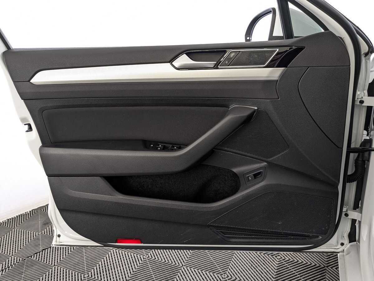 Volkswagen Passat 2019 года с пробегом. Фото: #18