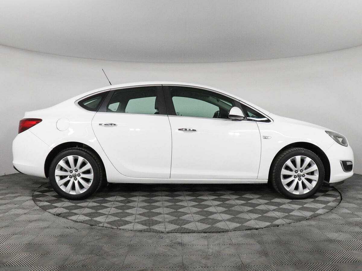 Opel Astra 2013 года с пробегом. Фото: #3