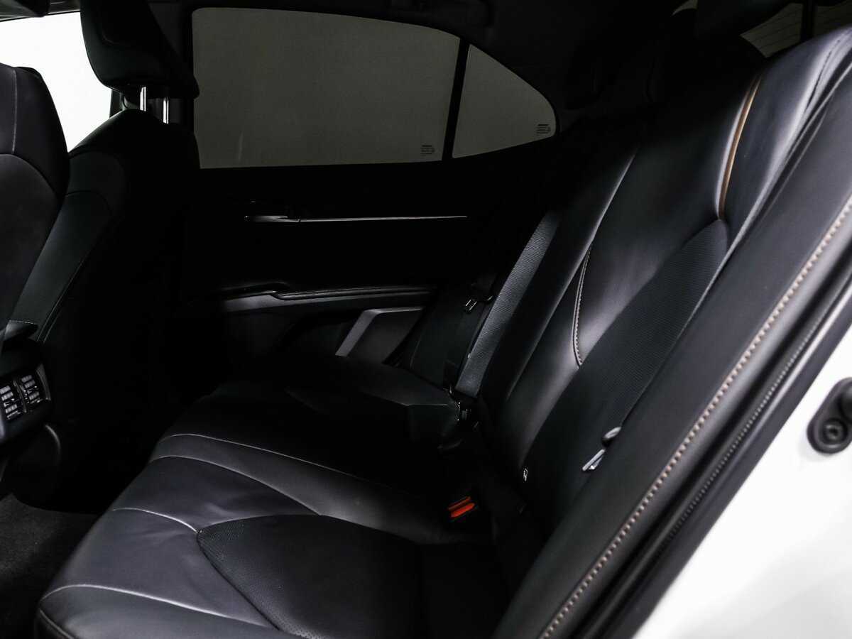 Toyota Camry 2019 года с пробегом. Фото: #12