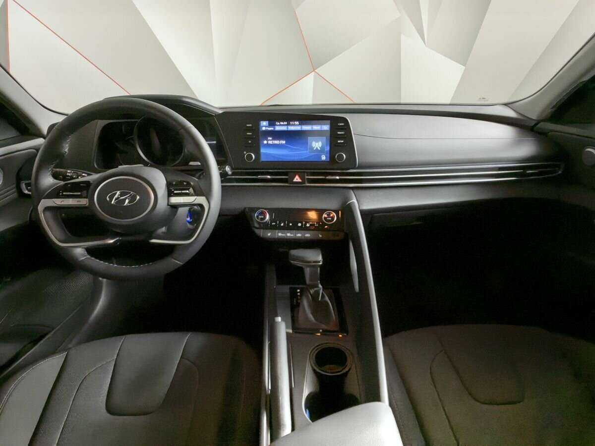 Hyundai Elantra 2022 года с пробегом. Фото: #9