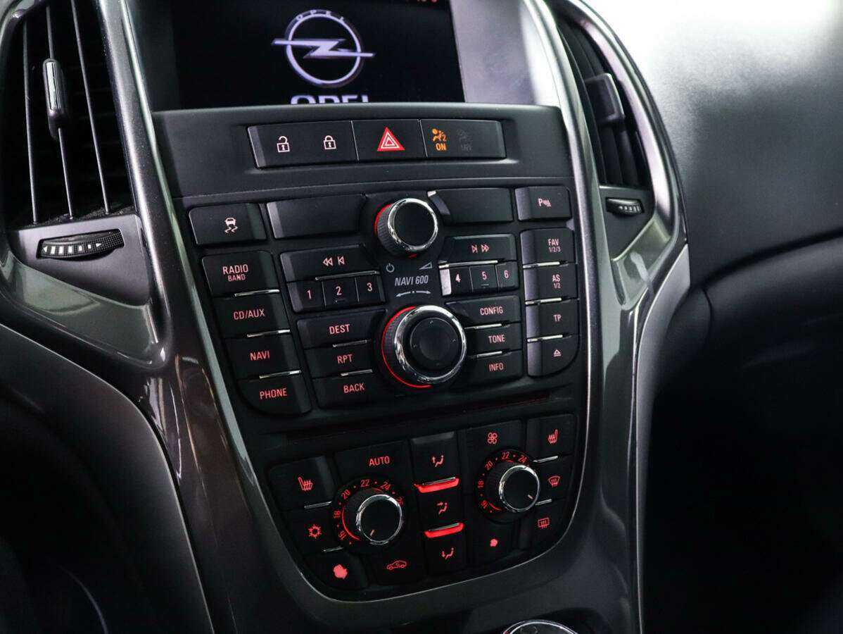 Opel Astra 2012 года с пробегом. Фото: #11
