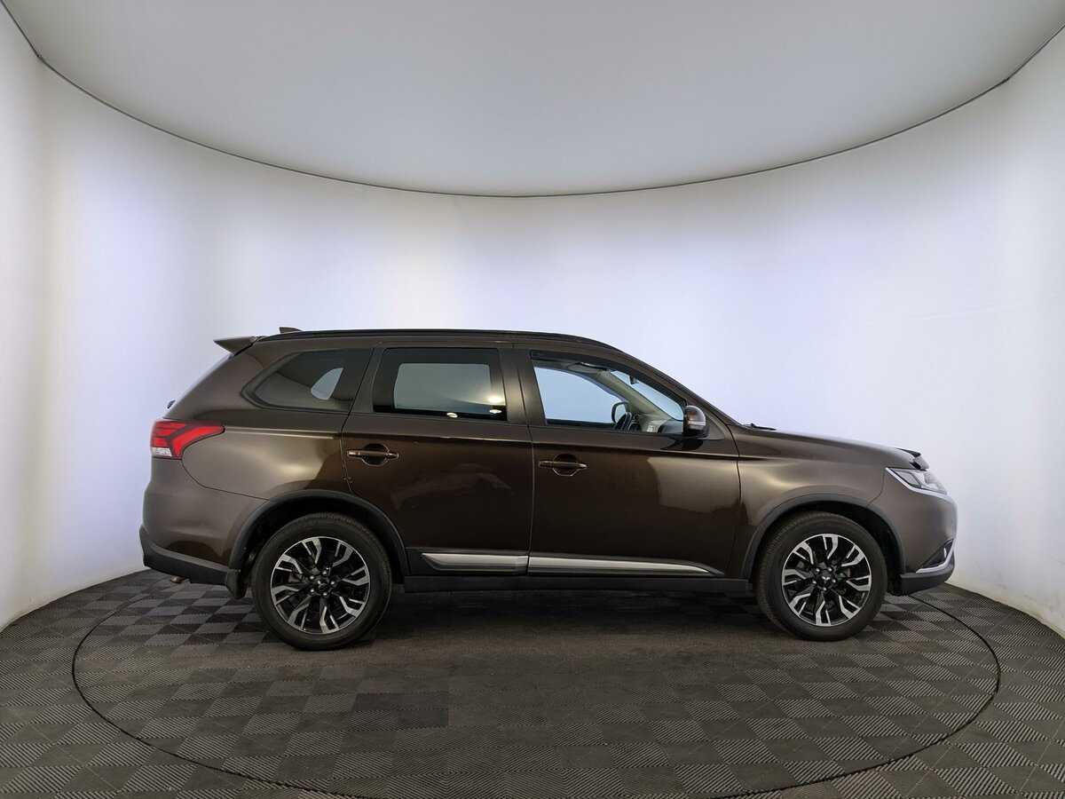 Mitsubishi Outlander 2022 года с пробегом. Фото: #3