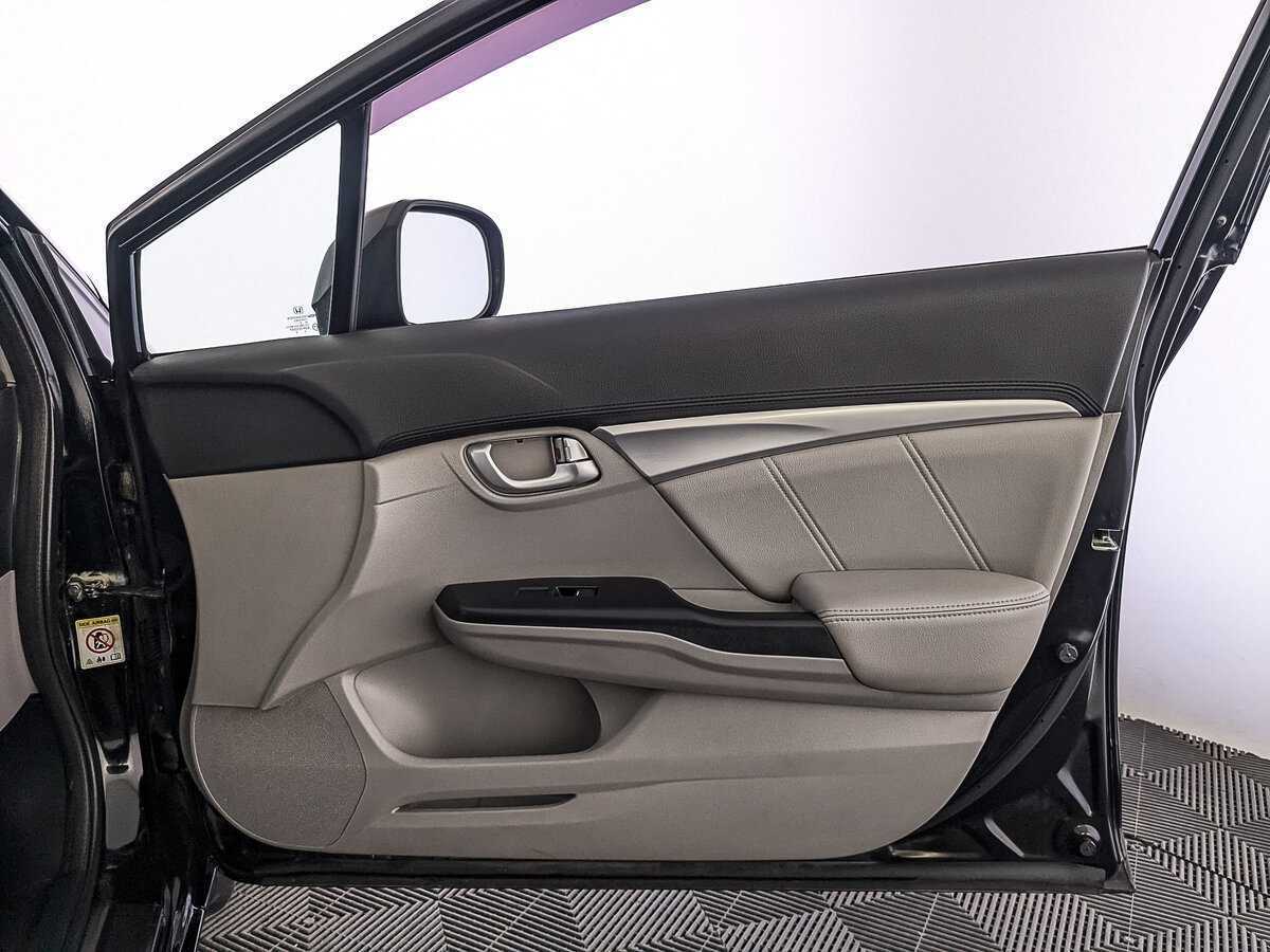 Honda Civic 2013 года с пробегом. Фото: #23