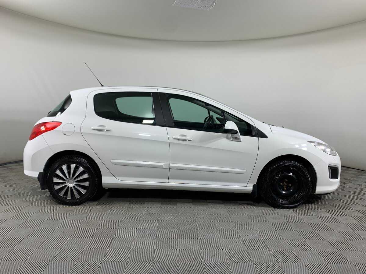 Peugeot 308 2012 года с пробегом. Фото: #3