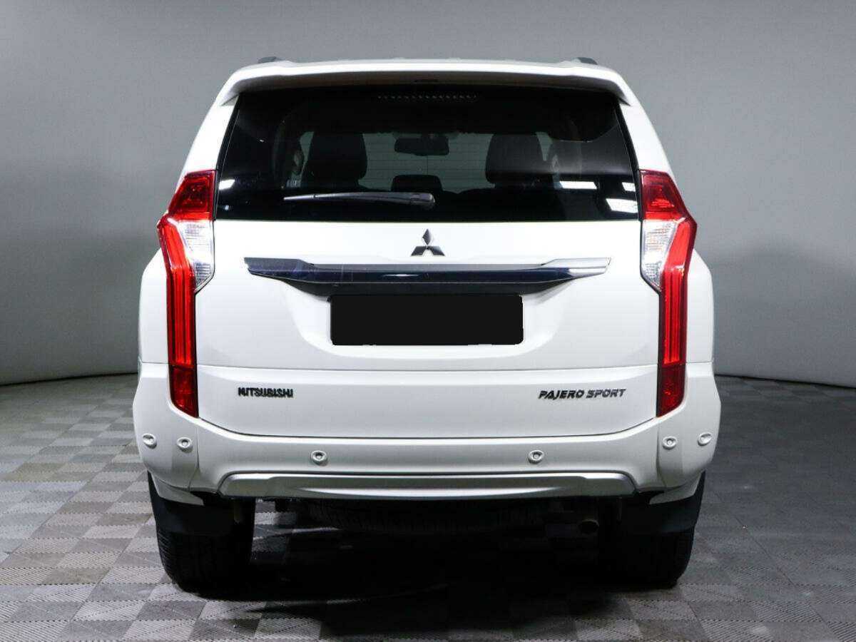 Mitsubishi Pajero Sport 2018 года с пробегом. Фото: #2