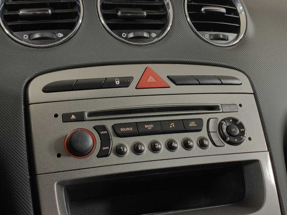 Peugeot 308 2012 года с пробегом. Фото: #15